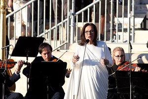 Νάνα Μούσχουρη: Λίγο πριν κλείσει τα 90 της χρόνια "συνταξιοδοτείται"