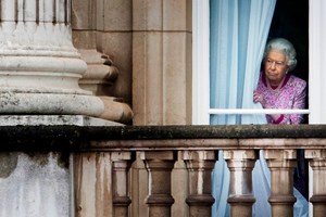 Ο Κλεισθένης φωτογραφίζει την βασίλισσα Ελισάβετ στην μοναδική επίσκεψη της στην Ελλάδα