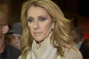 Σελίν Ντιόν: "Αν δεν μπορώ να περπατήσω, θα μπουσουλήσω"
