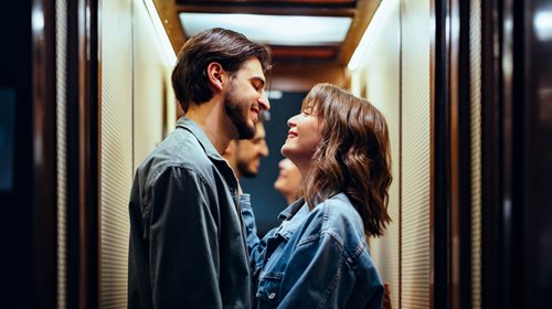 Διαφανείς Ορθοδοντικοί Νάρθηκες & Ερωτική Ζωή: Τι χρήζει προσοχής;