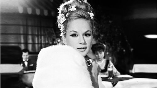 Αλίκη Βουγιουκλάκη: Σπάνιο φωτογραφικό στιγμιότυπο από το στολισμένο καμαρίνι της στο θέατρο Μουσούρη πριν από 67 χρόνια