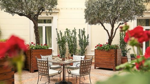 Ένας νέος μυστικός κήπος στο κέντρο της Αθήνας: Καταπράσινος παράδεισος γαστρονομίας