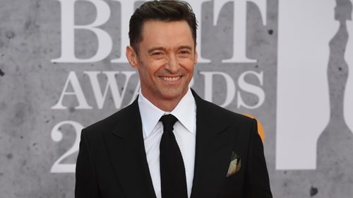 «Δεν πίστεψα ποτέ ότι δεν με αγάπησε»: Η μητέρα του Χιου Τζάκμαν τον εγκατέλειψε όταν ήταν 8 ετών