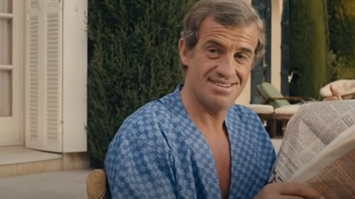 Όταν ο Ζαν Πολ Μπελμοντό απολάμβανε το ποτό του με τη Νικόλ Καλφάν στο Γκάλαξι του Hilton