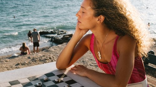 Somewhere Blue: H Ελένη Γεωργίου αποτυπώνει τα πλάσματα και τα οργανικά σχήματα της θάλασσας σε υπέροχα κοσμήματα