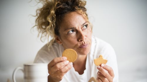 4 τροφές που μας εμποδίζουν να χάσουμε βάρος μετά τα 40