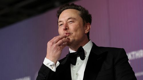 Ο Ελον Μασκ αποθεώνει την Ελένη Τσολάκη - 