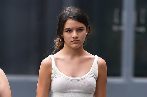 H 18χρονη Σούρι Νόελ Κρουζ είναι η καλύτερη φίλη της μαμάς της - η συγκινητική έκπληξη που έκανε στην Κέιτι Χολμς