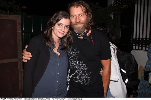 Μαρία Κίτσου - Γιάννης Στάνκογλου: Διαβάζουν επί σκηνής την επιστολή του ΣΕΗ για την αποφυλάκιση Λιγνάδη και το κοινό ξεσπά σε χειροκροτήματα