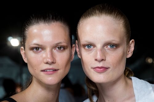 Τι ακριβώς είναι οι κρέμες CC (και οι 7 καλύτερες για να επιλέξεις την δικιά σου)