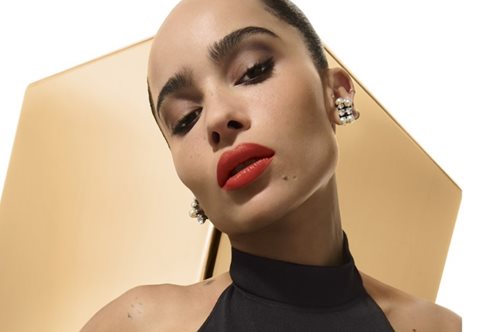 Αυτό το κραγιόν θα χαρίσει έναν αέρα 