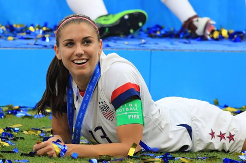 Άλεξ Μόργκαν: Η πιο όμορφη ποδοσφαιρίστρια είναι απόφοιτος του Μπέρκλεϊ και συγγραφέας