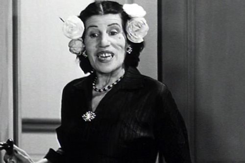 Η Γεωργία Βασιλειάδου με τις εγγονές της το καλοκαίρι του 1968