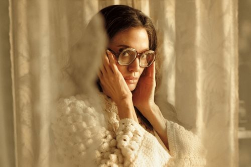 Αντζελίνα Τζολί: Η εντυπωσιακή της μεταμόρφωση στην θρυλική ντίβα της όπερας, Μαρία Κάλλας