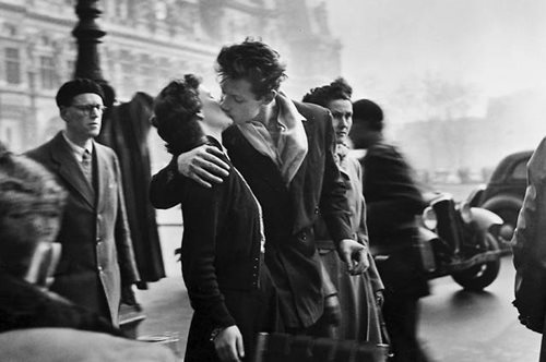 Πέθανε η γυναίκα της διάσημης φωτογραφίας του Robert Doisneau: 