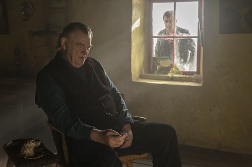 Viral έχει γίνει η σούπερ γιαγιά πίσω από τα πλεκτά στην ταινία 