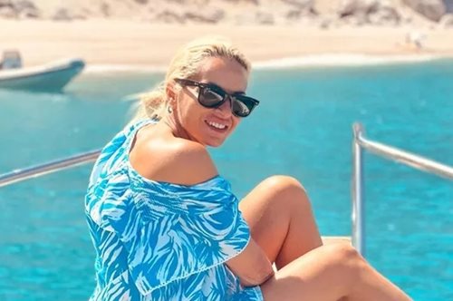 Η Μαρία Μπεκατώρου με το μπικίνι της στην Κίμωλο