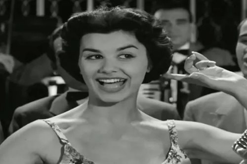 Πέθανε σε ηλικία 88 ετών η ηθοποιός και τραγουδίστρια Άντζελα Ζήλεια.