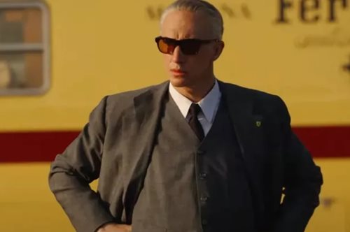 Ο Άνταμ Ντράιβερ είναι ο Ένζο 