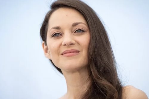 30, 40, 50+: Η skincare ρουτίνα που προτείνεται να ακολουθείς ανάλογα με την ηλικία σου