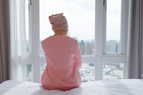 Η 30χρονη Αλεξάνδρα πάσχει από ασθένεια που προκάλεσε όγκο βάρους 9 κιλών στον λαιμό της