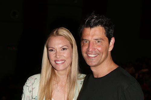 32 χρόνια πριν: Βίκυ Καγιά και Σάκης Ρουβάς ποζάρουν αγκαλιά - Εκείνος ήταν 20 κι εκείνη 14