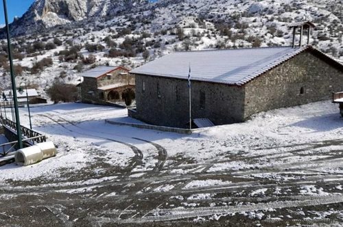 Η Βιολέτα του Γράμμου- Η μοναδική γυναίκα μέσα στην 