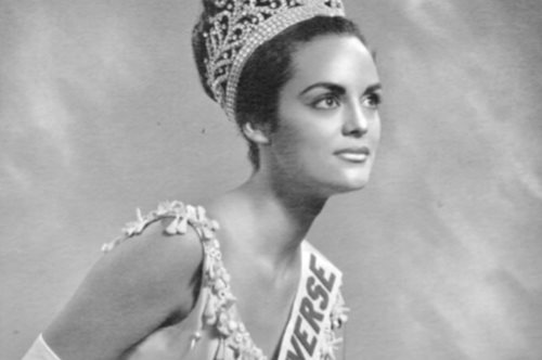 Τα ωραιότερα πόδια του κόσμου φορούν κάλτσες Μπέρκσάιρ