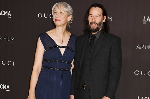 Κιάνου Ριβς και Αλεξάνδρα Γκραντ: Περπατούν χέρι-χέρι και παραδίδουν 