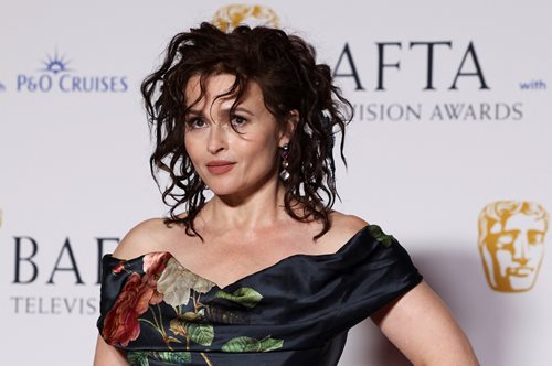 BAFTA 2024: Οι καλύτερες red carpet εμφανίσεις- bonus: από ποιον οίκο ήταν η φανταστική φόρμα της Ντεμπίκι