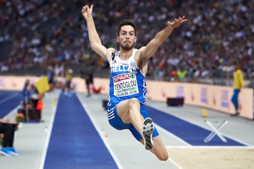 Μίλτος Τεντόγλου: O Ιπτάμενος #Τεντογλου απαντά με 8,41 και 