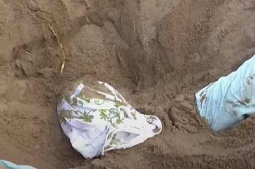 Ανορθόδοξη μέθοδος ψυχοθεραπείας: Στη Ρωσία διοργανώνουν εικονικό ενταφιασμό για να απαλλαγείς από το στρες