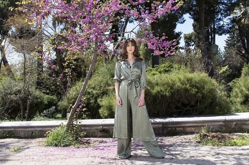 Πώς θα ντυθείς κομψά αυτήν την άνοιξη σε casual και επίσημες περιστάσεις