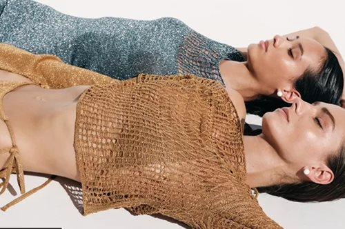 H συλλογή Summer Dance της Ioanna Kourbela είναι μια ωδή στο ελληνικό καλοκαίρι