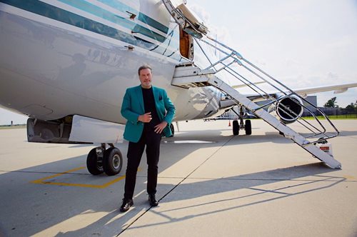 O Τζον Τραβόλτα πετάει στον ελληνικό ουρανό!