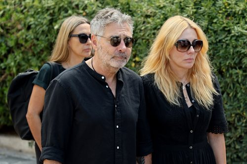 Ντίνος Καρύδης: Βαθιά συγκίνηση στο τελευταίο αντίο του ηθοποιού