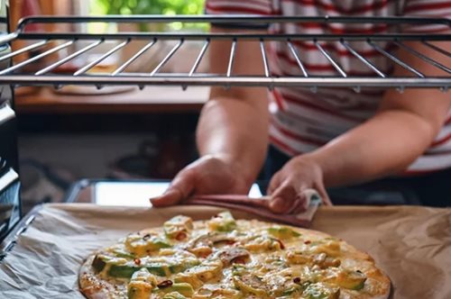 Shape my pizza: Υγιεινές ζύμες από λαχανικά και ολικής άλεσης, οι εναλλακτικές σάλτσες, τα light υλικά κι όλα όσα θα αλλάξουν την πίτσα σου