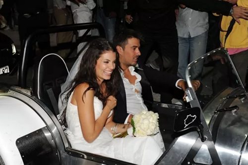 Το νυφικό της Μαρίας Κορινθίου είναι η πιο διαχρονική επιλογή για έναν καλοκαιρινό γάμο