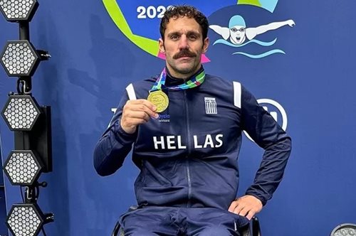 Αντώνης Τσαπατάκης: 