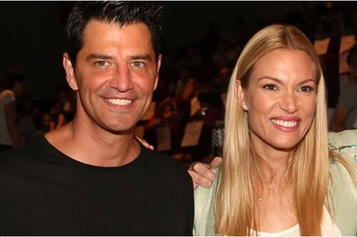 33 χρόνια πριν: H Βίκυ Καγιά ποζάρει αγκαλιά με τον Σάκη Ρουβά σε ηλικία 14 χρονών