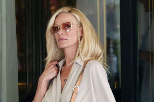 H Ζέτα Μακρυπούλια με φόρεμα από το αγαπημένο brand της Κέιτ Μίντλετον