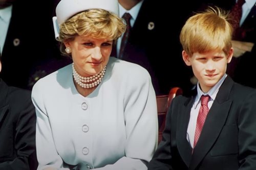 Το μήνυμα του πρίγκιπα Χάρι προς τα παιδιά που έχουν χάσει έναν γονιό - 