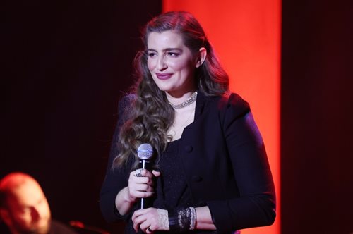 Μαρία Κίτσου: Στο Ηρώδειο για να απολαύσει την Άννα Βίσση- Το νέο hair look που εντυπωσιάζει