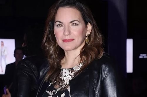 Όλγα Κεφαλογιάννη: Η chic εμφάνιση με εμπριμέ φόρεμα ήταν η πλέον κατάλληλη για μια βραδιά στο Εθνικό Θέατρο