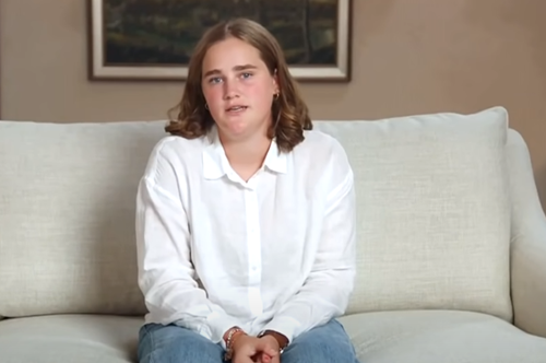 Η Μέιζι Μπάιντεν δε φοβάται να τσαλακωθεί: Η 21χρονη εγγονή του Τζο Μπάιντεν είναι μια αληθινή σταρ του TikTok