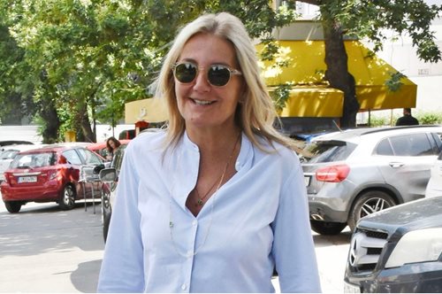 Πώς θα φορέσεις τα sneakers το φθινόπωρο; Η Μαρέβα Μητσοτάκη προτείνει