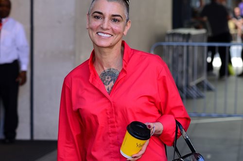 Sinead O'Connor | Μια ζωή γεμάτη τραγωδίες – Η σεξουαλική κακοποίηση από τη μητέρα της, οι δαίμονές της και η απώλεια του έφηβου γιου της