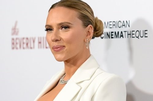 Σκάρλετ Γιοχάνσον: Πόσο όμορφη στα μαύρα