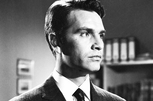 Ένα παλικάρι έτσι...λίγο 