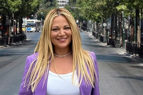 Νάνσυ Ζαμπέτογλου: Ο άψογος τρόπος που φόρεσε το κοστούμι με βερμούδα - Η τελευταία τάση της μόδας